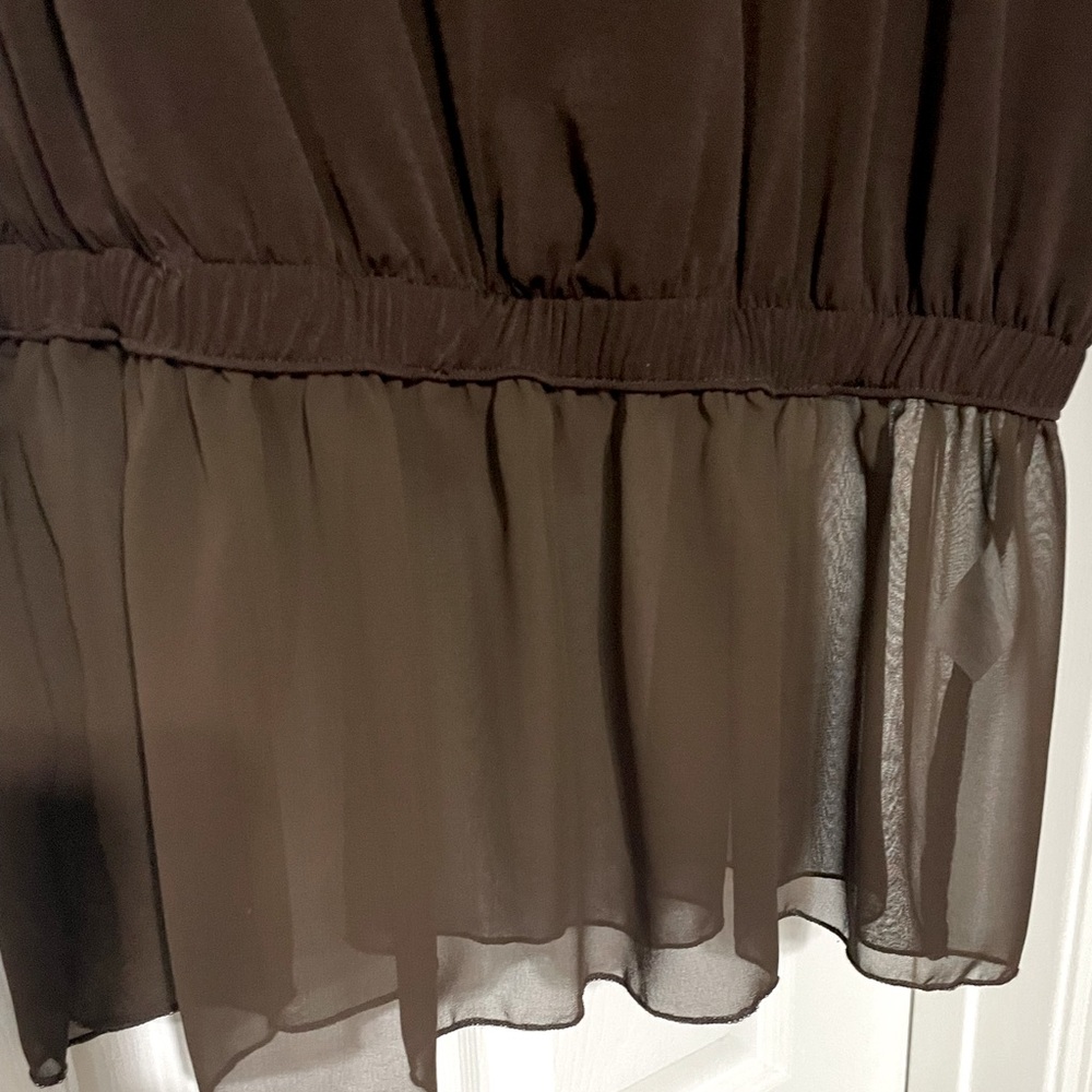 Sleeveless sheer Top - Picture 2 of 4